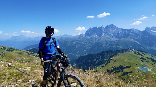 Health benefits of mountain biking 3 - MTB in front of Dents du Midi