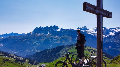 how to start mountain biking - mountain view with bikes